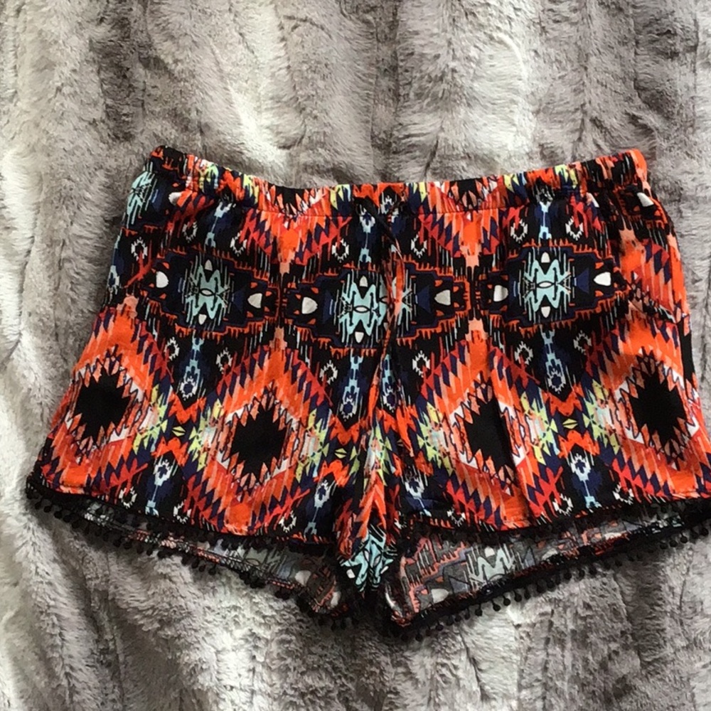 Aztec shorts with pockets and Pom Pom trim.